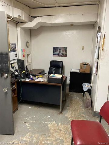 15100, 10, 14, E Warren Avenue, Detroit, MI 48224