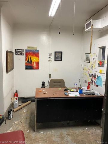 15100, 10, 14, E Warren Avenue, Detroit, MI 48224