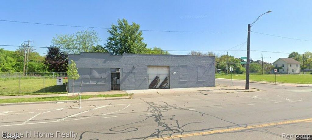 15100, 10, 14, E Warren Avenue, Detroit, MI 48224