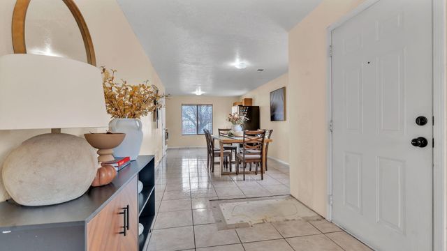 7616 Blue Avena Avenue SW, Albuquerque, NM 87121