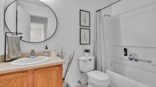 7616 Blue Avena Avenue SW, Albuquerque, NM 87121