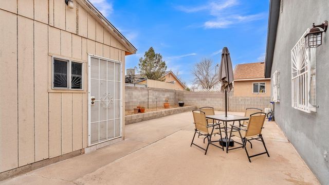 7616 Blue Avena Avenue SW, Albuquerque, NM 87121