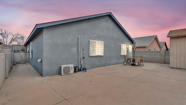 7616 Blue Avena Avenue SW, Albuquerque, NM 87121