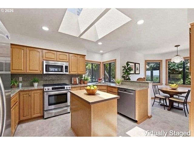 3066 SOLOMAN Loop, Eugene, OR 97405
