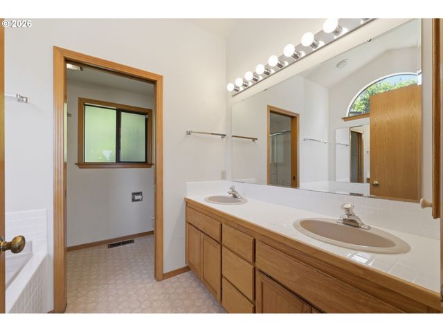 3066 SOLOMAN Loop, Eugene, OR 97405