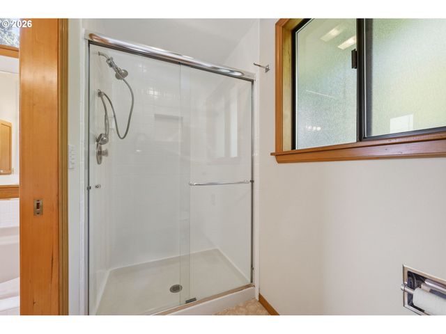3066 SOLOMAN Loop, Eugene, OR 97405