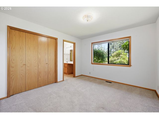 3066 SOLOMAN Loop, Eugene, OR 97405
