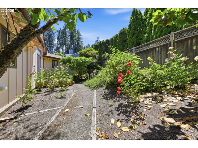 3066 SOLOMAN Loop, Eugene, OR 97405