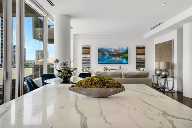 2408 Victory Park Lane 832, Dallas, TX 75219