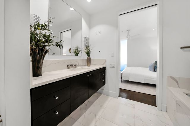 2408 Victory Park Lane 832, Dallas, TX 75219