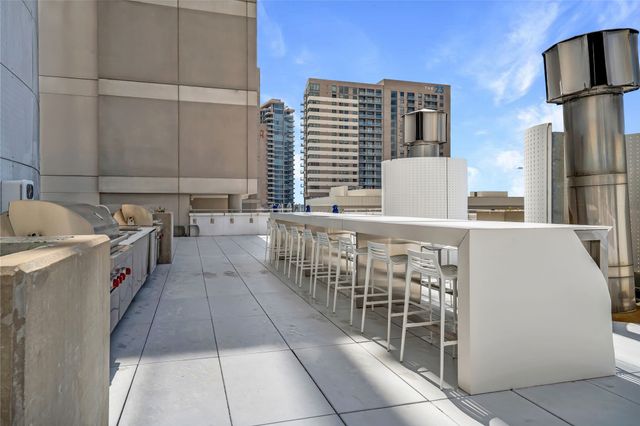 2408 Victory Park Lane 832, Dallas, TX 75219