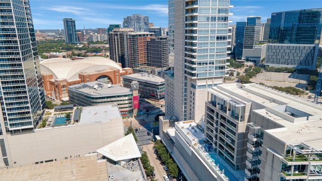 2408 Victory Park Lane 832, Dallas, TX 75219