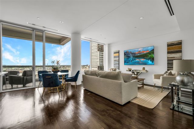 2408 Victory Park Lane 832, Dallas, TX 75219