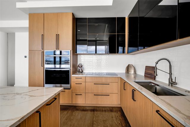 2408 Victory Park Lane 832, Dallas, TX 75219