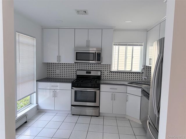 62 Hickory Road B, Port Washington, NY 11050