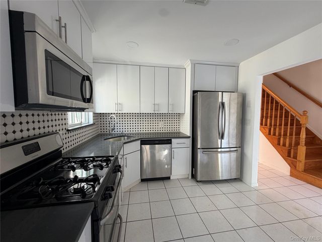 62 Hickory Road B, Port Washington, NY 11050
