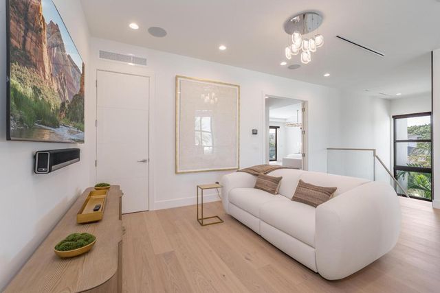 400 NE 4th Street, Boca Raton, FL 33432