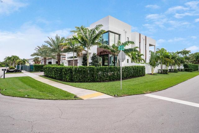 400 NE 4th Street, Boca Raton, FL 33432