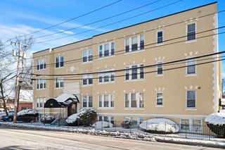 515 Pleasant St 1-1, Melrose, MA 02176