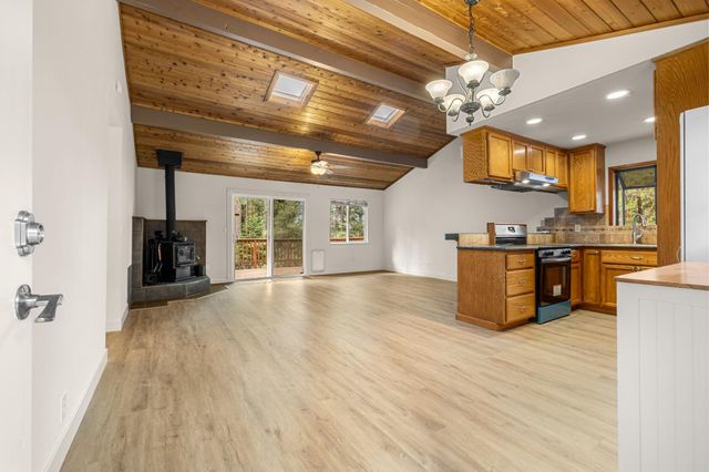 5648 Sierra Springs Dr, Pollock Pines, CA 95726