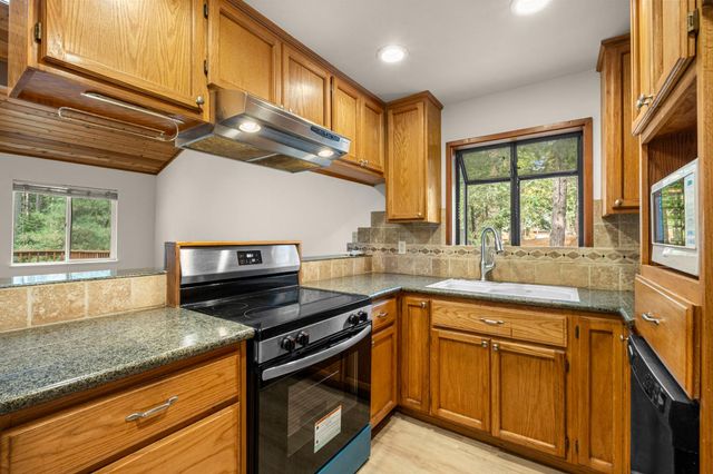 5648 Sierra Springs Dr, Pollock Pines, CA 95726