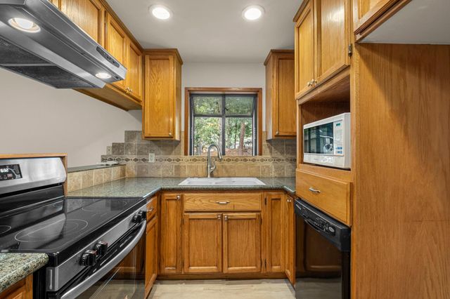 5648 Sierra Springs Dr, Pollock Pines, CA 95726