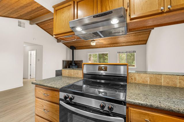 5648 Sierra Springs Dr, Pollock Pines, CA 95726
