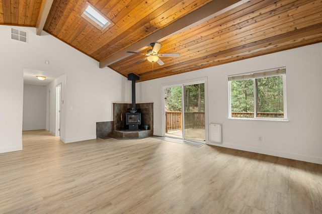 5648 Sierra Springs Dr, Pollock Pines, CA 95726