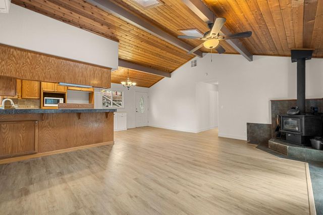5648 Sierra Springs Dr, Pollock Pines, CA 95726