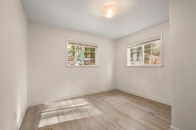 5648 Sierra Springs Dr, Pollock Pines, CA 95726