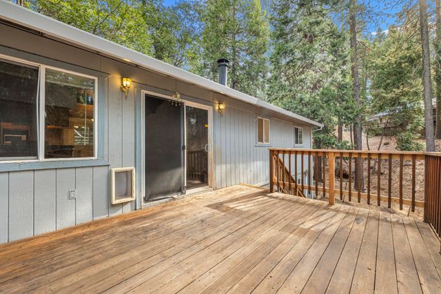 5648 Sierra Springs Dr, Pollock Pines, CA 95726