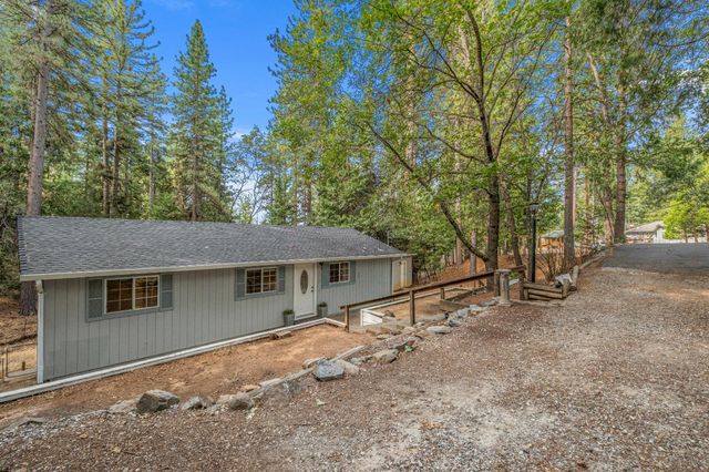 5648 Sierra Springs Dr, Pollock Pines, CA 95726
