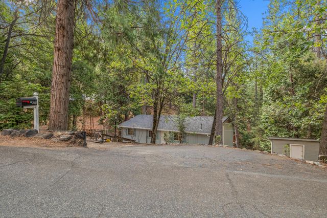 5648 Sierra Springs Dr, Pollock Pines, CA 95726