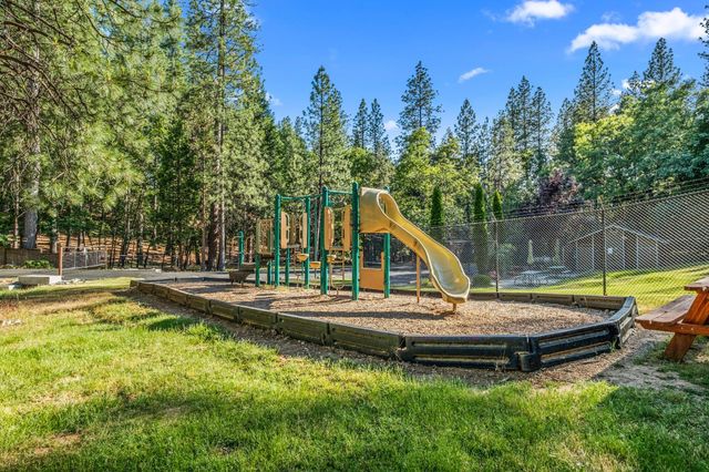 5648 Sierra Springs Dr, Pollock Pines, CA 95726