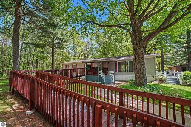15 Backache Bend, Elwell, MI 48832