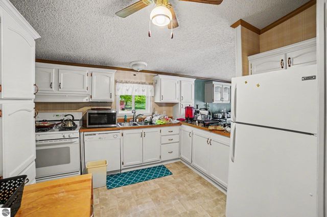 15 Backache Bend, Elwell, MI 48832