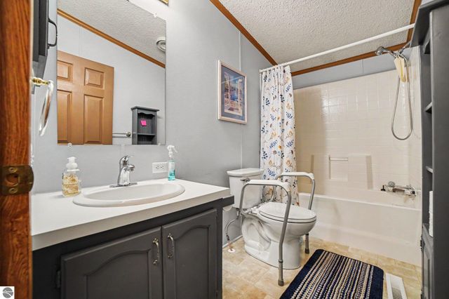 15 Backache Bend, Elwell, MI 48832