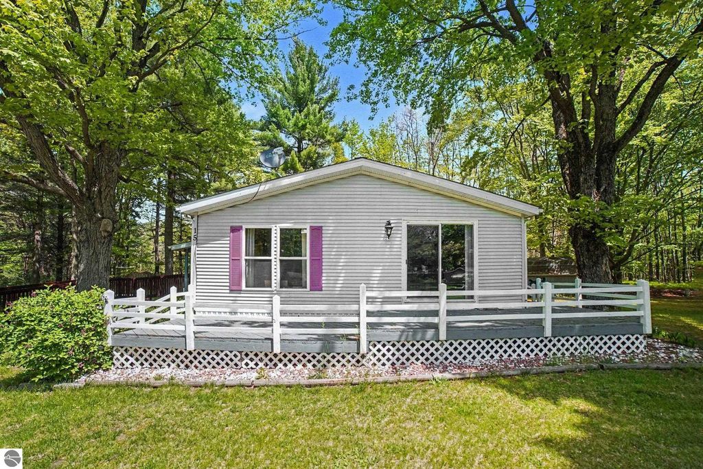 15 Backache Bend, Elwell, MI 48832