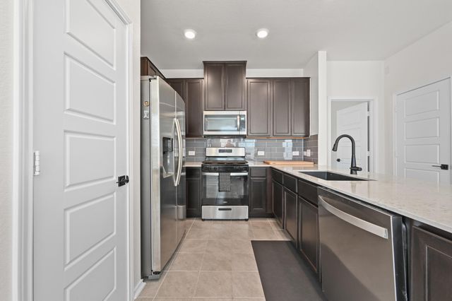 217 Summit DR, Lockhart, TX 78644