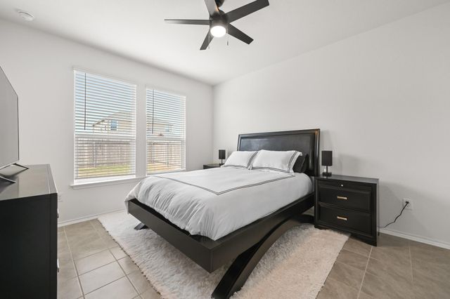 217 Summit DR, Lockhart, TX 78644