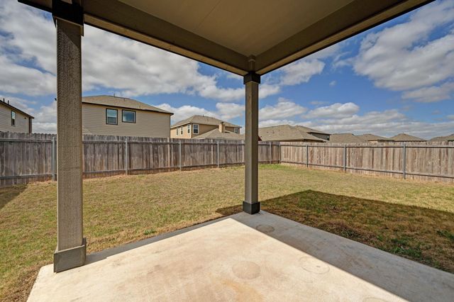 217 Summit DR, Lockhart, TX 78644