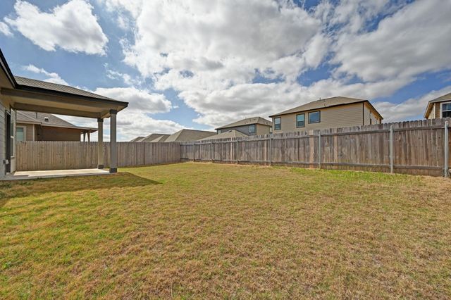 217 Summit DR, Lockhart, TX 78644