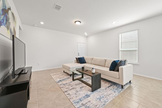 217 Summit DR, Lockhart, TX 78644