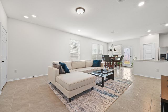 217 Summit DR, Lockhart, TX 78644