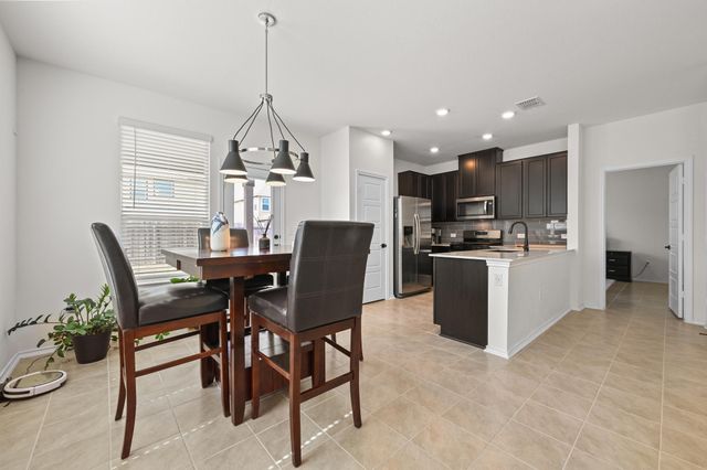 217 Summit DR, Lockhart, TX 78644