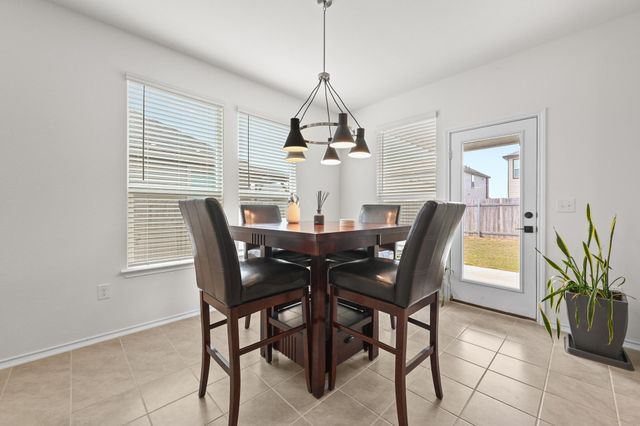 217 Summit DR, Lockhart, TX 78644