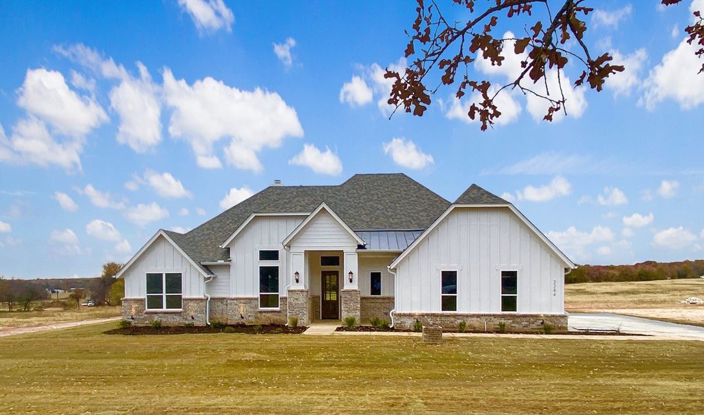 2284 Erwin Road, Poolville, TX 76487
