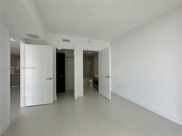 1300 S Miami 4209, Miami, FL 33130