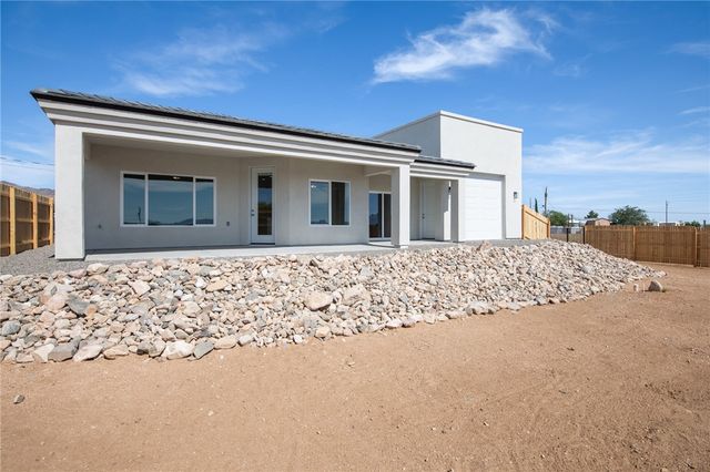 3285 N Heber Road, Golden Valley, AZ 86413