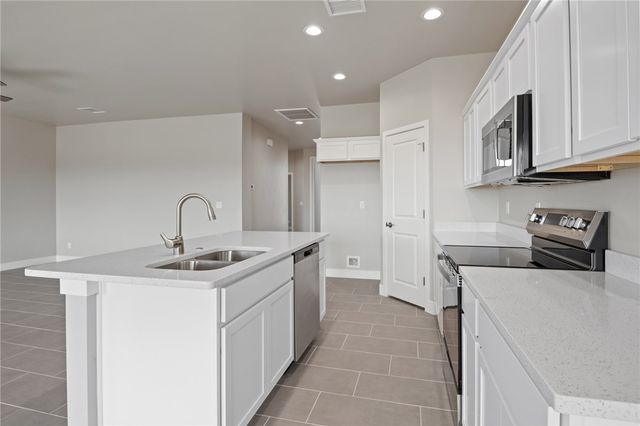 3285 N Heber Road, Golden Valley, AZ 86413